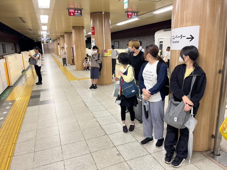 校外ツアーに出かける岐阜開成学院の生徒たち（岐阜市の通信制サポート校）