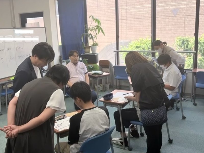 魔法の英語体験に取り組む様子